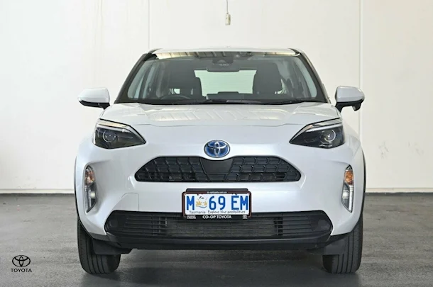 2023 Toyota Yaris Cross Hybrid GX image 2