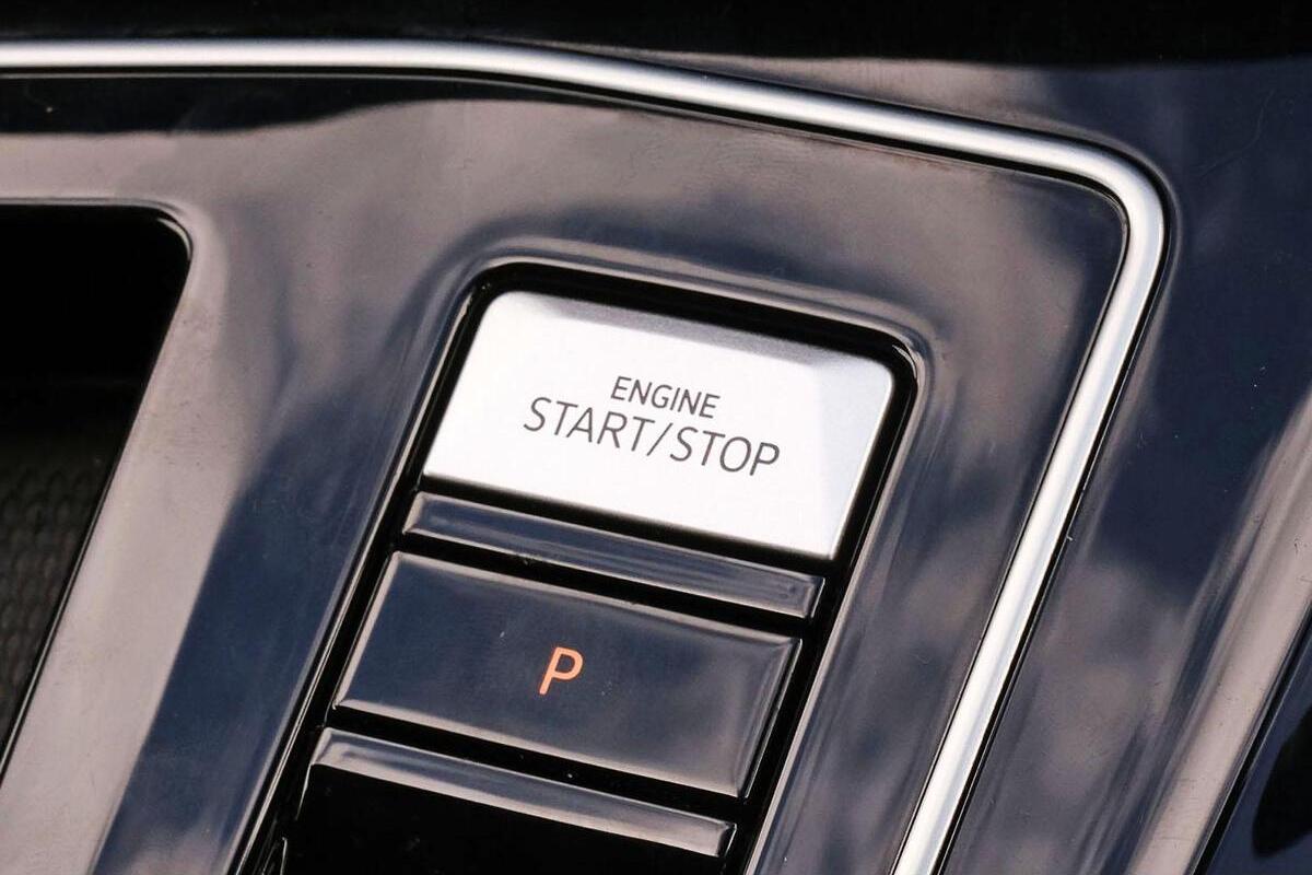 2024 Volkswagen Golf 110TSI R-Line 8 Auto MY24 image 12