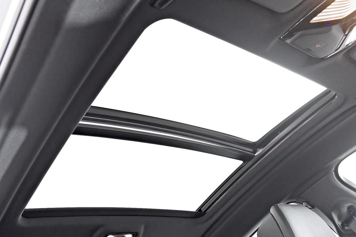 2025 BMW X6 M60i G06 LCI Auto 4x4 image 14