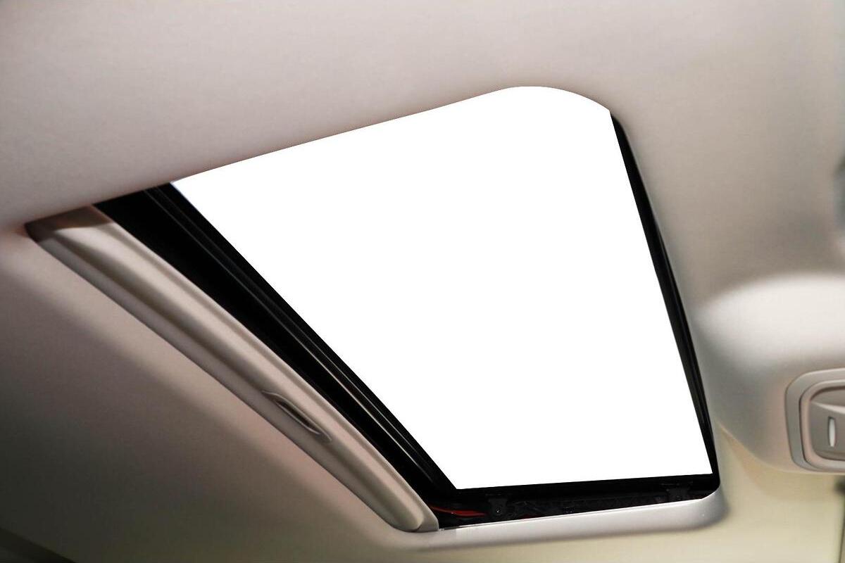 2024 GWM Tank 300 Lux Auto 4x4 image 14