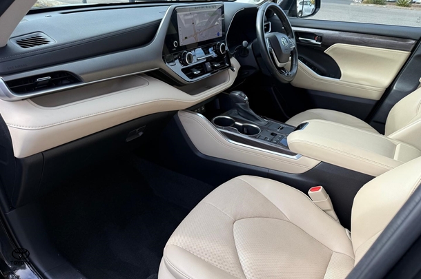 2023 Toyota Kluger 4x2 GRANDE image 9