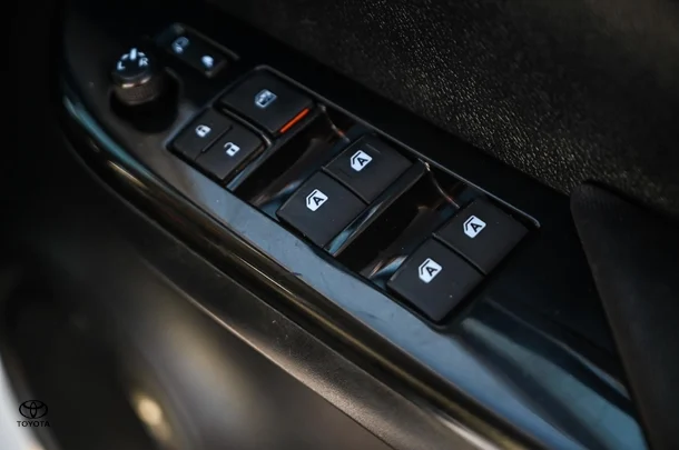 2020 Toyota HILUX SR5 image 22