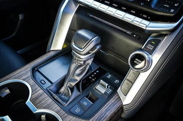 2024 Toyota Landcruiser VX image 21