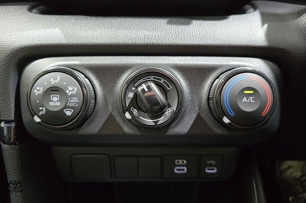 2024 Toyota Yaris Ascent Sport image 20