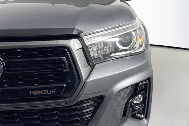 2018 Toyota Hilux Rogue image 3