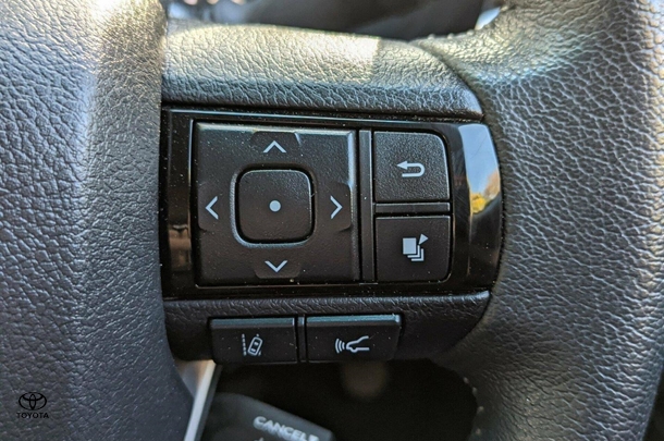 2023 Toyota Hilux 4x4 SR5 image 29