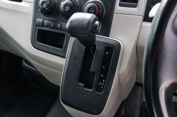 2020 Toyota Hiace LWB image 17