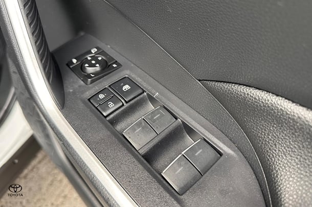 2024 Toyota RAV4 Hybrid GXL AWD image 15
