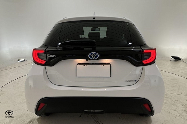 2023 Toyota Yaris Hybrid SX image 8