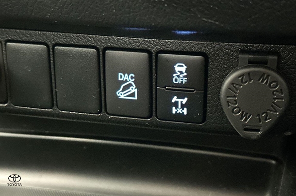 2022 Toyota Hilux SR image 28