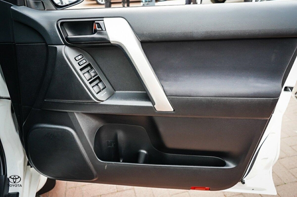 2018 Toyota Prado GXL image 13