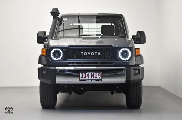 2025 Toyota LC Military GXL image 2