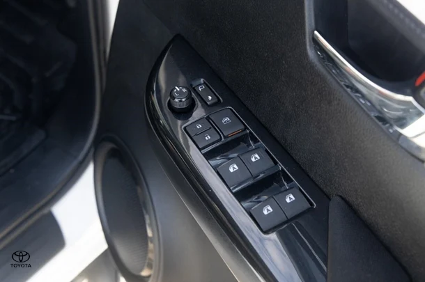 2022 Toyota HILUX SR5 image 17