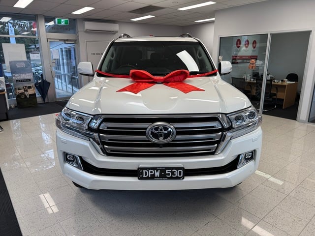 2019 Toyota Landcruiser VX image 2