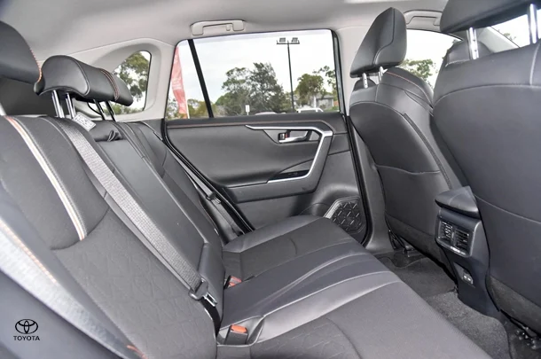 2024 Toyota RAV4 Hybrid Edge AWD image 23