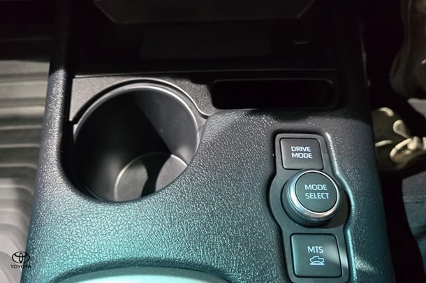 2024 Toyota Hilux SR5 image 24
