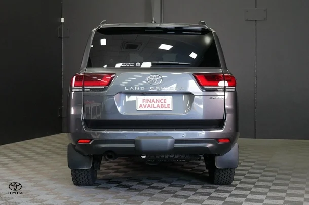 2023 Toyota Landcruiser Sahara image 5