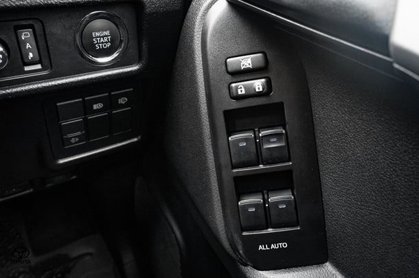 2022 Toyota PRADO GXL image 15