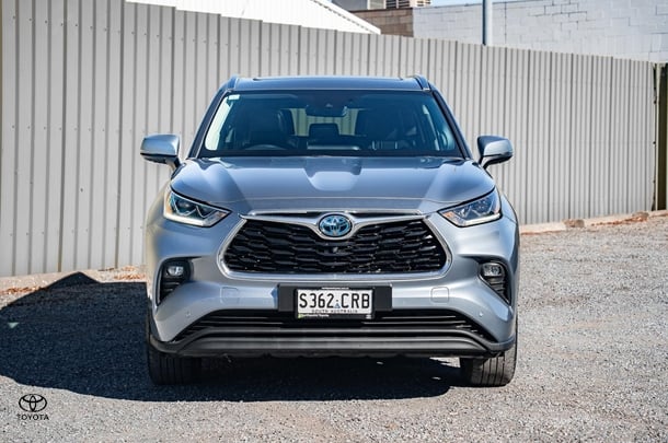 2022 Toyota KLUGER HYBRID AWD GRANDE image 32