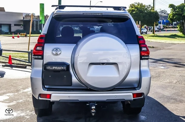 2019 Toyota Prado VX image 5