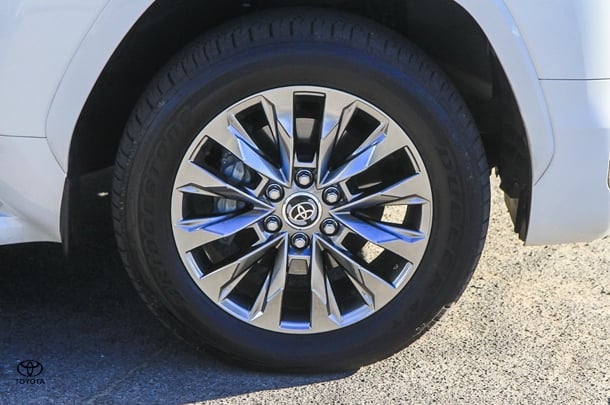 2022 Toyota Landcruiser Sahara ZX image 12