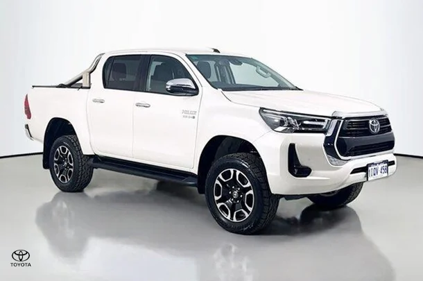 2021 Toyota Hilux SR5 image 1