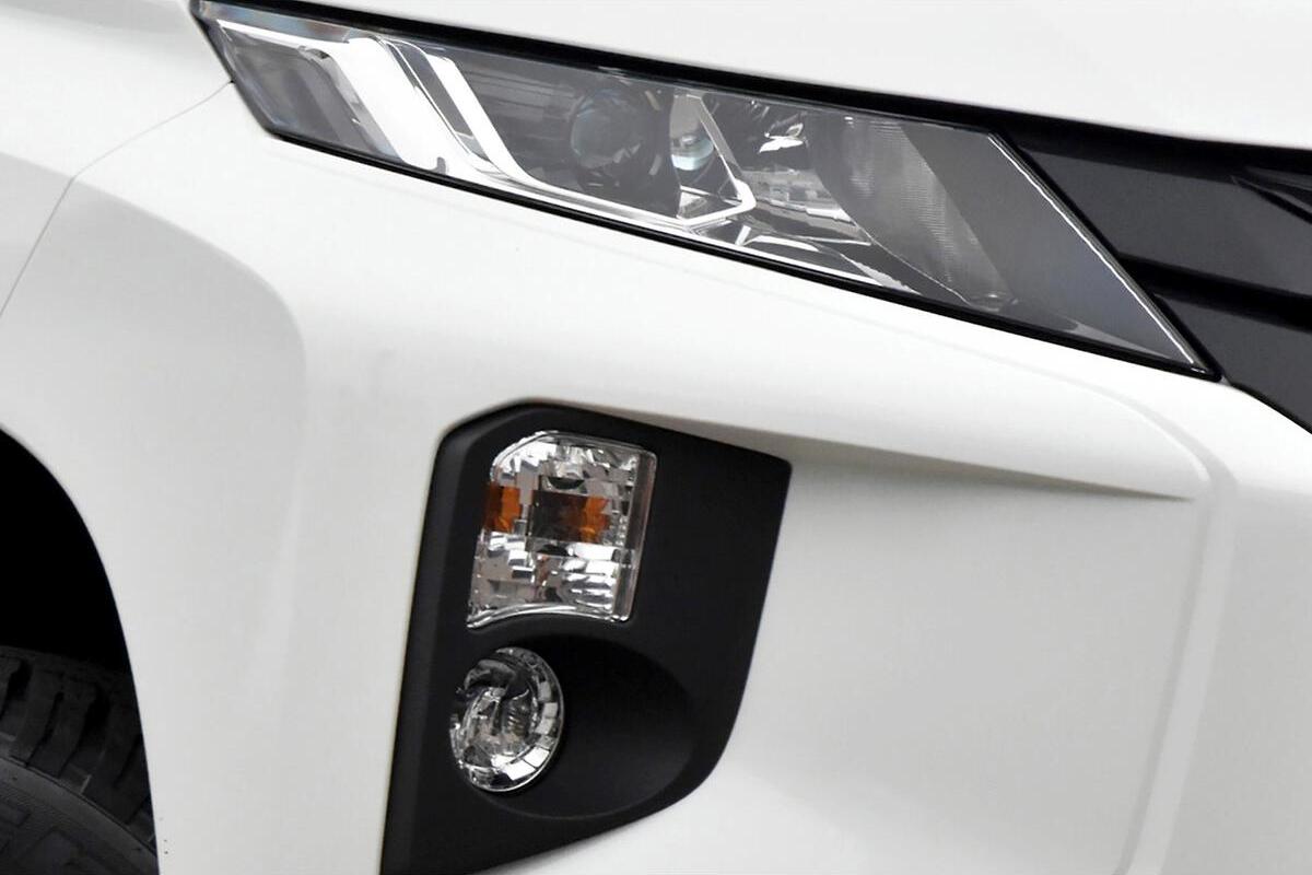 2024 Mitsubishi Triton GLX MR Manual 4x4 MY23 Double Cab image 13