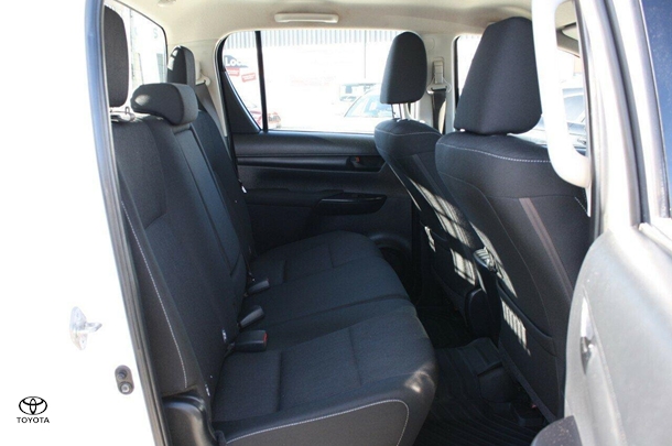2021 Toyota Hilux SR image 15