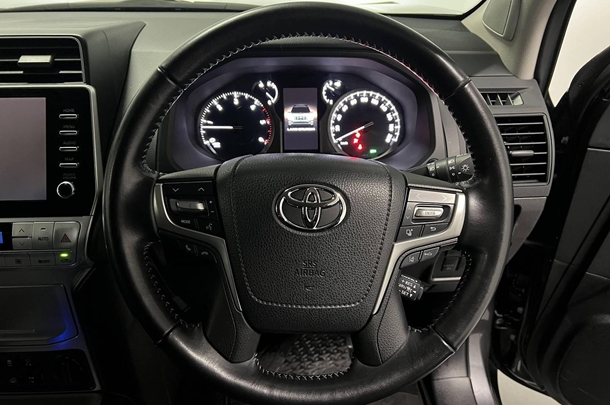 2022 Toyota Prado GXL image 18