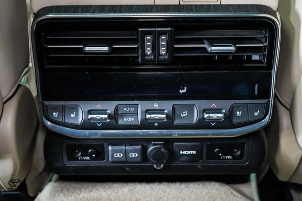 2023 Toyota Landcruiser Sahara ZX image 11