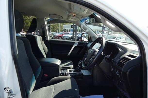 2023 Toyota Landcruiser Prado GXL image 14