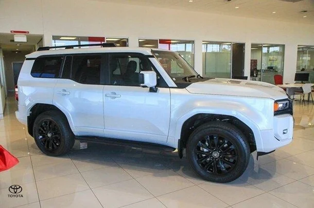 2024 Toyota Prado Kakadu image 3