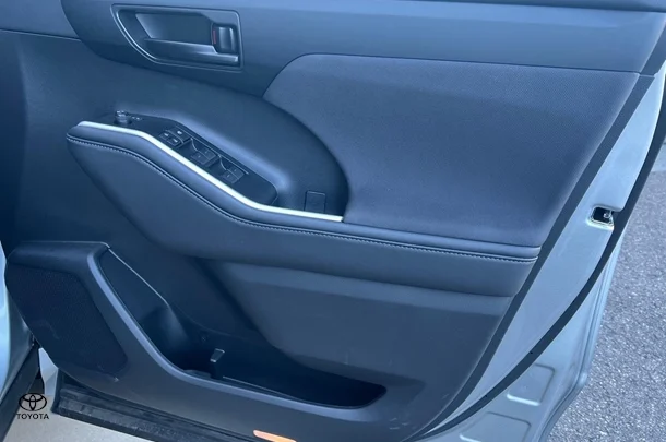 2024 Toyota Kluger GX image 13