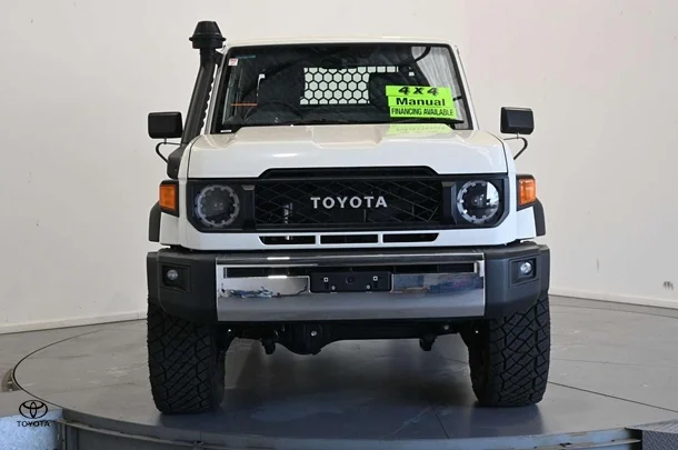 2025 Toyota LC Military GXL image 2