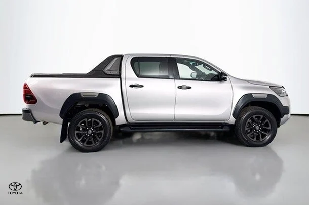 2020 Toyota Hilux Rogue image 11