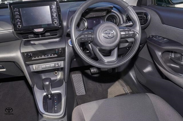 2022 Toyota Yaris Cross Hybrid GX image 7