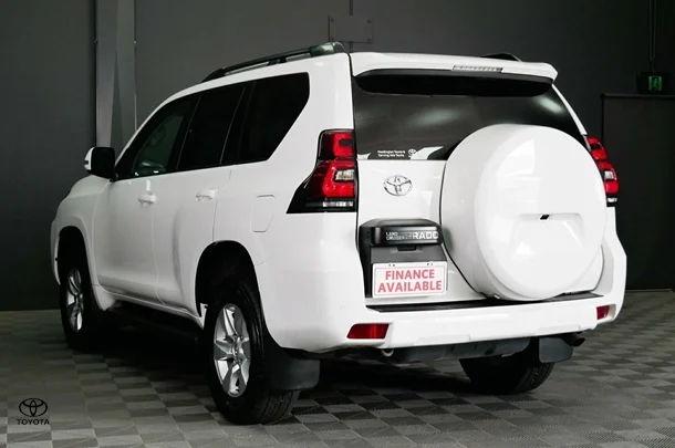 2023 Toyota Prado GXL image 4