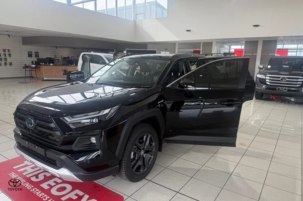 2023 Toyota RAV4 Hybrid Edge AWD image 5