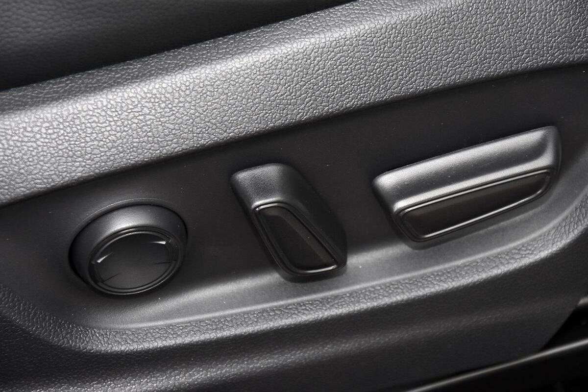 2024 Toyota Corolla Cross Atmos Auto 2WD image 14