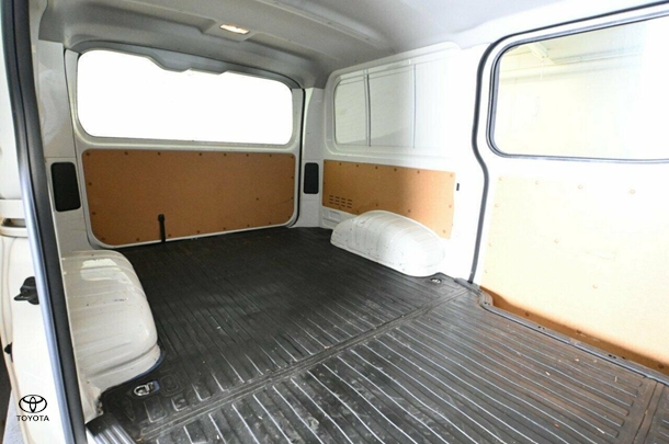 2019 Toyota Hiace LWB image 9