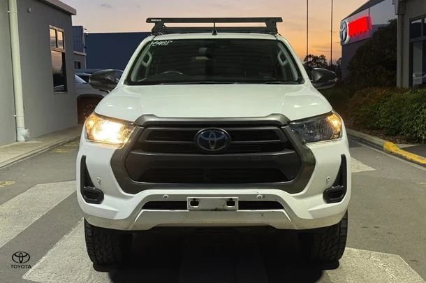 2020 Toyota Hilux SR image 2