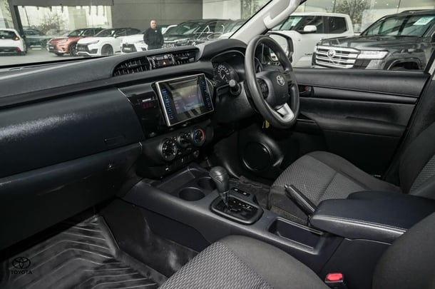 2019 Toyota HILUX Workmate image 9