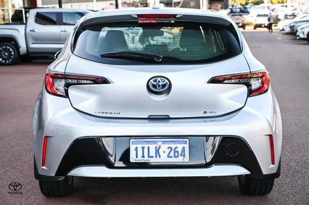 2024 Toyota Corolla Hatch Hybrid Ascent Sport image 5