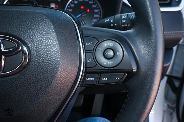 2020 TOYOTA RAV4 Hybrid GXL-2WD image 13