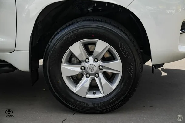 2023 Toyota Prado GXL image 4
