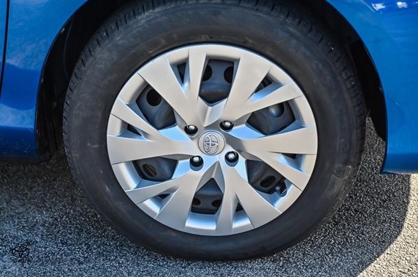 2019 Toyota Yaris ASCENT image 9