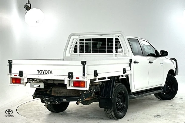 2022 Toyota Hilux SR image 8