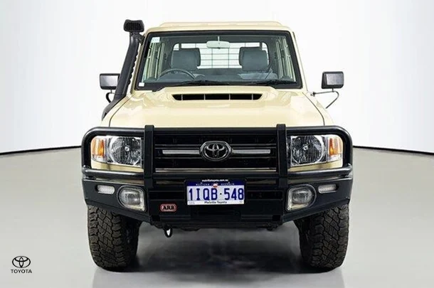 2021 Toyota LANDCRUISER MILITARY GXL image 2