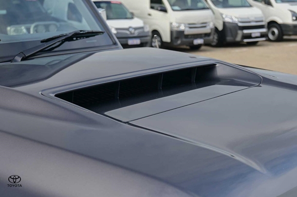 2018 Toyota LC Military GXL image 13