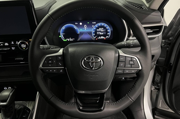 2024 Toyota Kluger Hybrid AWD GRANDE image 17